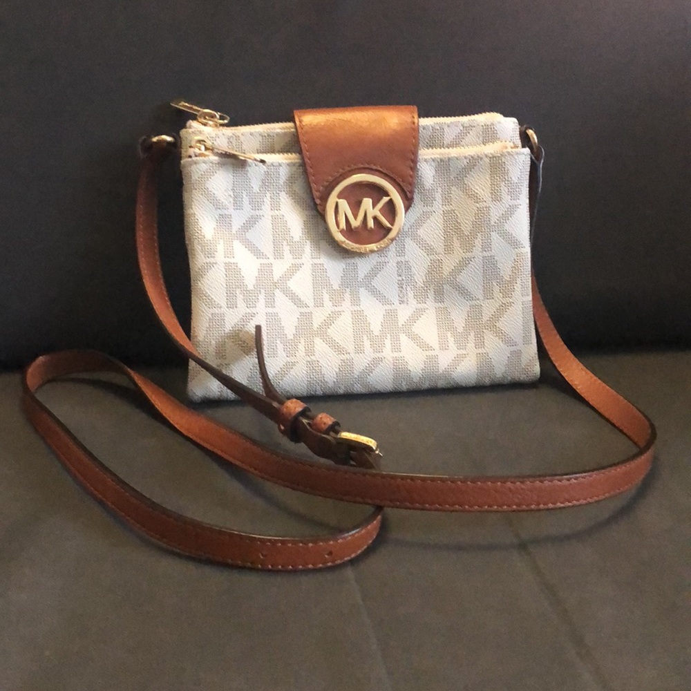 Michael Kors Cross Shoulder Bag - Picture 1 of 15